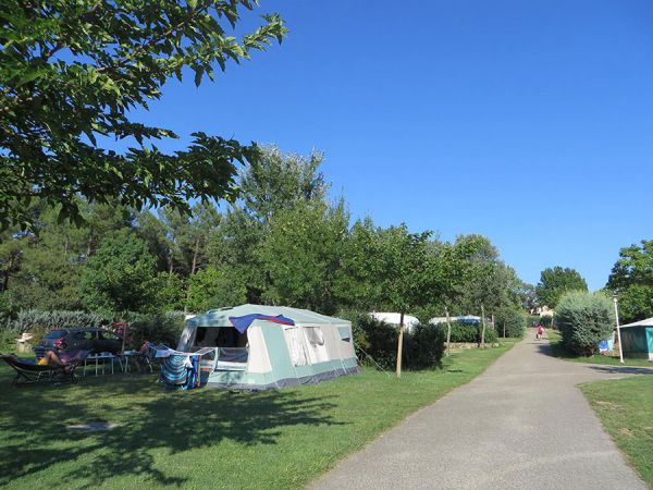 camping-rouviere-les-pins-ardeche-01